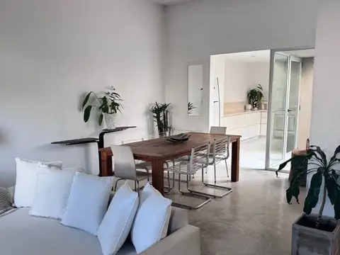 Casa 5 ambientes con 4 baños