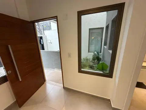Casa en Alquiler con 1 cochera