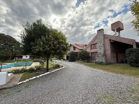 Casa en Alquiler con 1 cochera