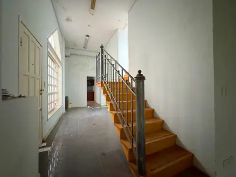 PH SIN EXPENSAS con Entrada Independiente, Espacio para Garage y Gran Potencial de Transformación