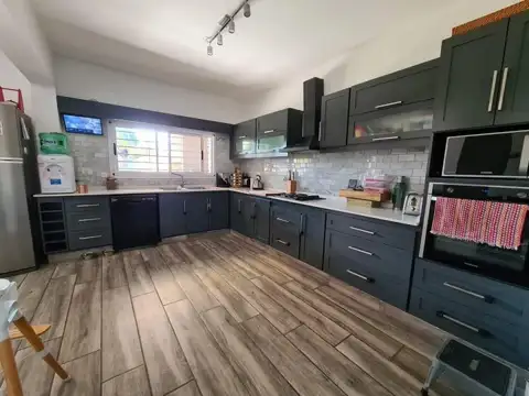 Casa 4 ambientes con 3 baños