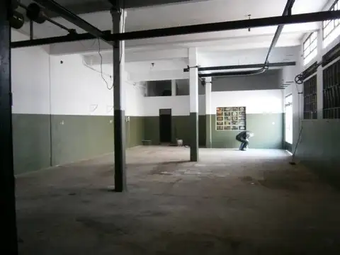 Galpon en Venta en Sarandi, USD 105.000