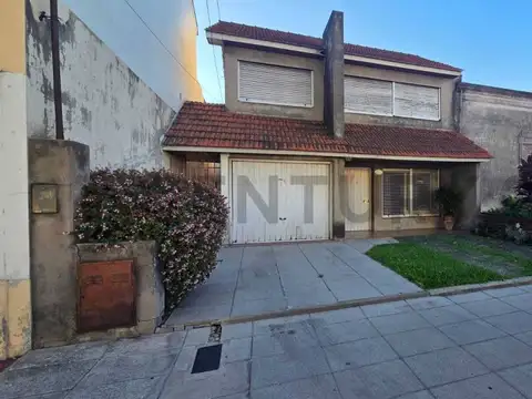 VENTA CHALET en dos plantas -3 Dormitorios en Remedios de Escalada