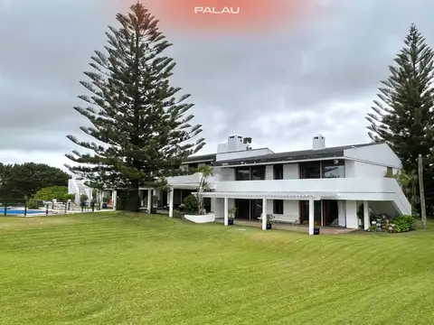 Casa en Venta con 8 cocheras