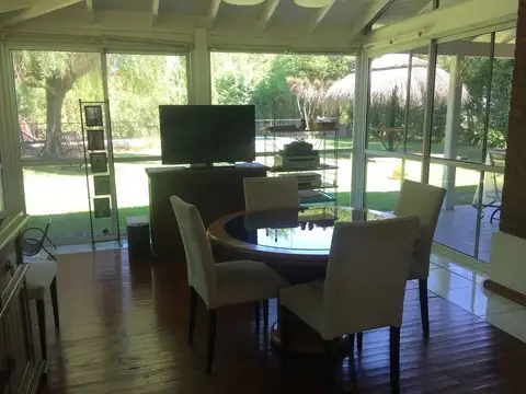 Casa 6 ambientes con 3 baños