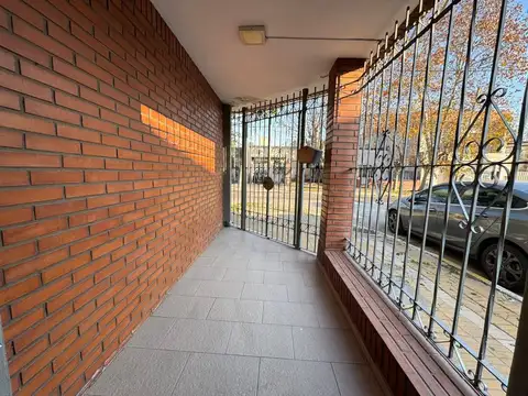 VENTA CASA 4 AMB / COCHERA / APTO CRÉDITO / PATIO