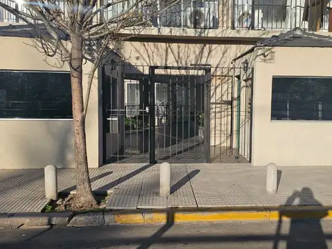 2 Ambientes con balcón y cochera cubierta