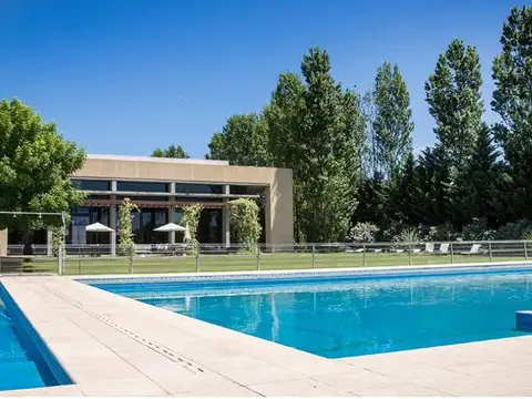 Casa en Venta con 4 cocheras