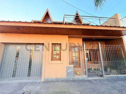 VENTA CASA 4 AMBIENTES LOMAS DEL MIRADOR JARDIN COCHERA