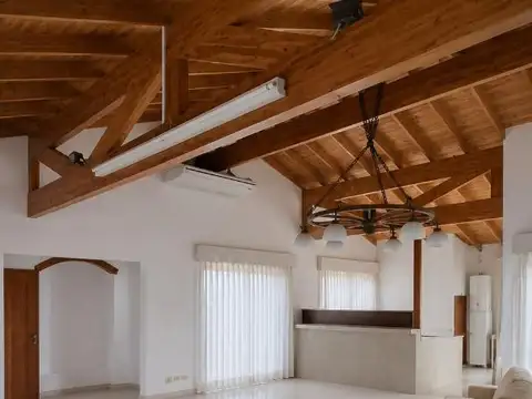 Oficina 5 ambientes con 2 baños