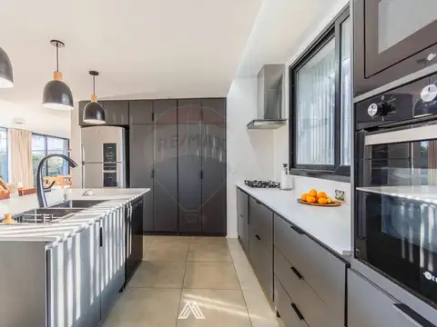 Casa 7 ambientes con 4 baños