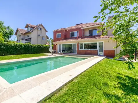 VENTA CASA 5 DORM. BARRIO LA BARRA VILLAGE ESCOBAR