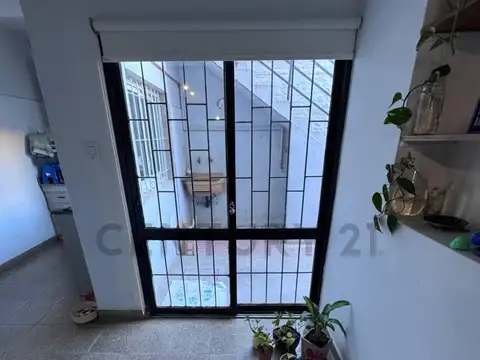 Casa 6 ambientes con 1 baño