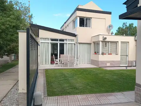 Casa a la Venta - Barrio Carolinos - Carrodilla  