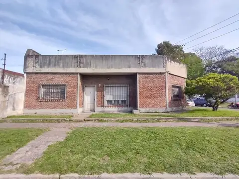 Casa en Venta 3 Ambientes Cochera Jardín Haedo Norte