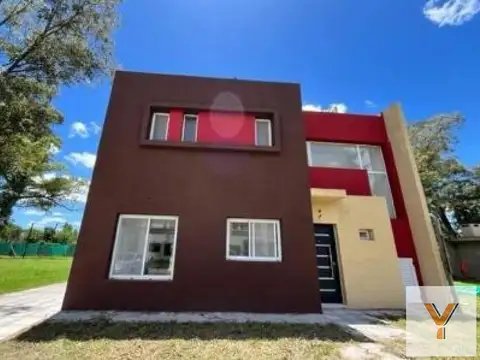 Casa en venta - 3 Dormitorios 2 Baños - 350Mts2 - Francisco Álvarez