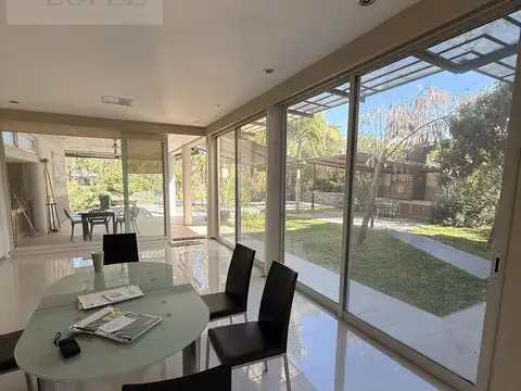 Casa 4 ambientes con 4 baños