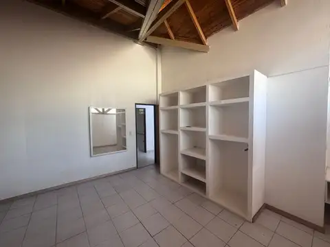 Casa 8 ambientes con 3 baños