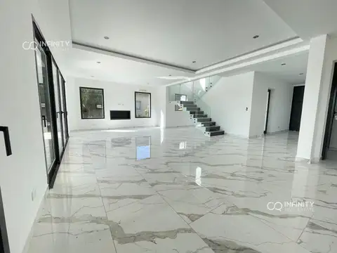 Casa 5 ambientes con 4 baños