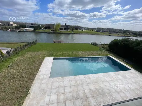Casa a estrenar con salida a la laguna en Área 9 – San Sebastián
