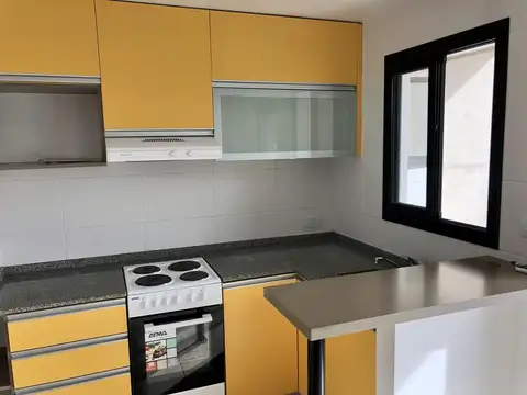 Departamento en Alquiler en Parque Chacabuco, $ 800.000