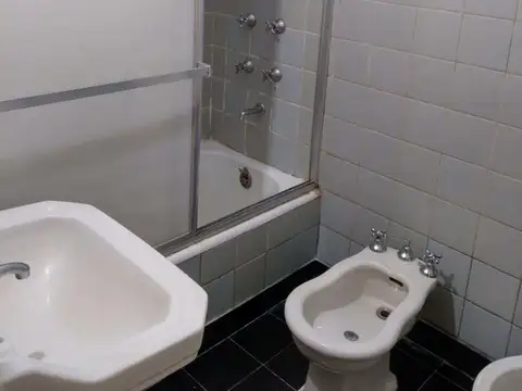 Departamento 3 Ambientes al frente con Balcón