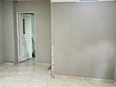 AV HIPOLITO YRIGOYEN 2600