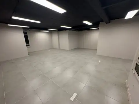 VENTA OFICINAS 200m2 REFACCIONADAS + 2 COCHERAS