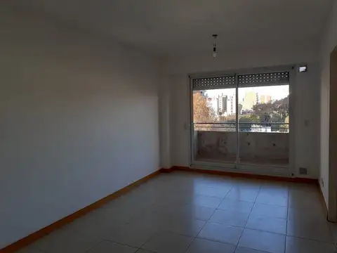 SEMIPISO EXTERNO A ESTRENAR. EXCELENTE CALIDAD. POSESION INMEDIATA.