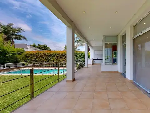 Casa 5 ambientes con 4 baños