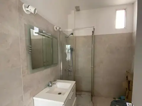Oficina 6 ambientes con 4 baños