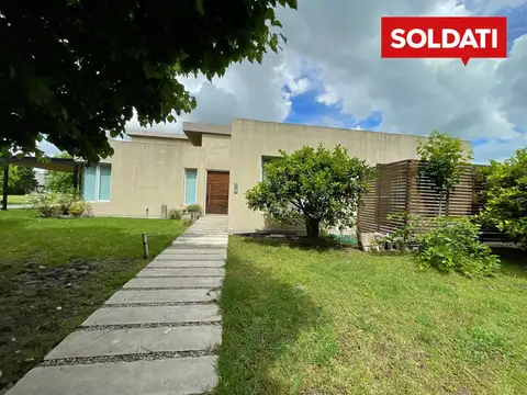 Casa moderna en Venta Club de Campo Armenia 