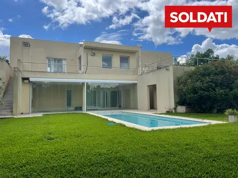 Casa 7 ambientes con 5 baños