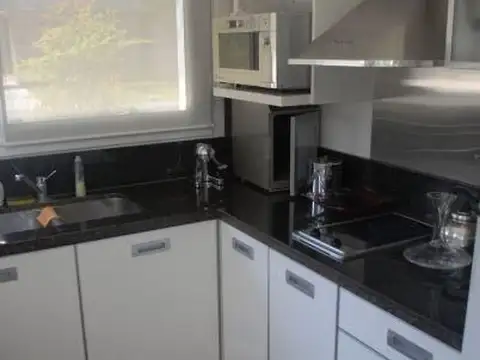 Casa 4 dorm c/ asensor - Country El Carmen