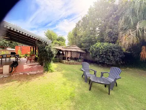 CASA DE 3 AMBIENTES- PARQUE 2000 mts - PISCINA Y GALERÍA – PASO DEL REY