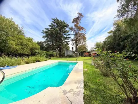 CASA DE 3 AMBIENTES- PARQUE 2000 mts - PISCINA Y GALERÍA – PASO DEL REY