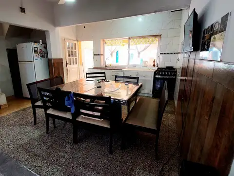 Casa 6 ambientes con 4 baños