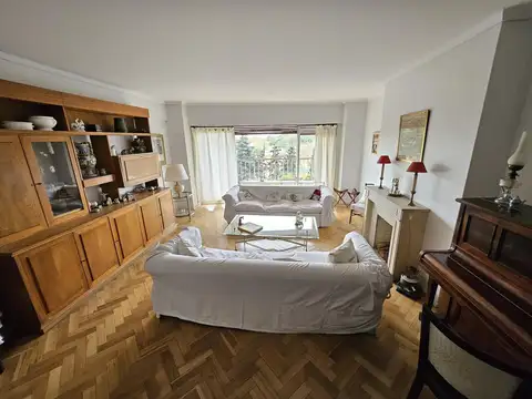 Departamento sobre Av. Libertador AMOBLADO