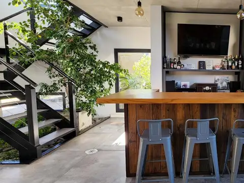 Casa en Venta con 4 cocheras