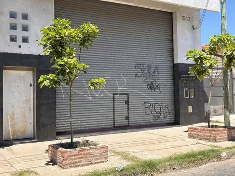 Alquiler local comercial con entrepiso en Escobar