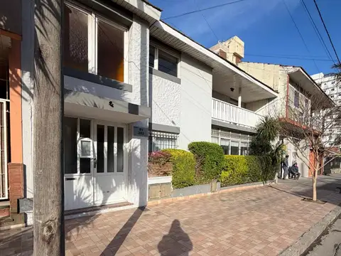 2 dormitorios en planta baja – A 3 cuadras del mar y 2 de Peatonal 83
