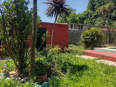 Casa 8 ambientes con 2 baños