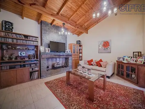 Casa 5 ambientes con 3 baños