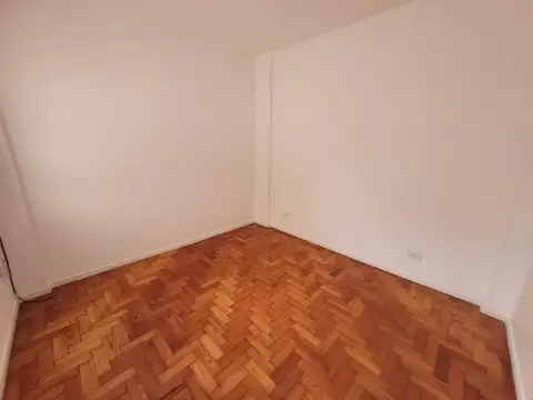 Departamento 2 ambientes contrafrente- Quilmes Centro, Alvear esq. Alem