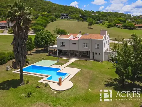 Venta de Casa de 6 Dormitorios en La Lucinda, Salta Capital