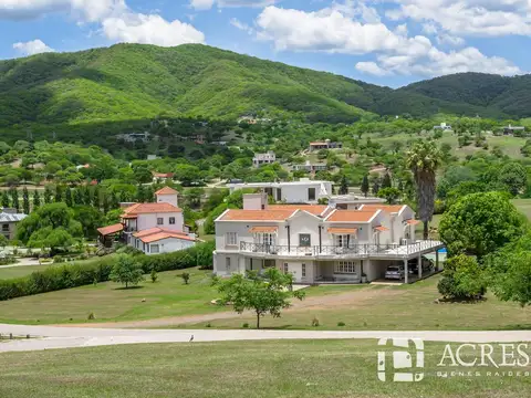 Venta de Casa de 6 Dormitorios en La Lucinda, Salta Capital