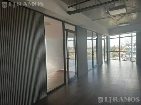 Oficinas SportClub en Escobar!  Excelente ubicación - PG