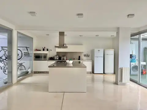 Casa 6 ambientes con 2 baños