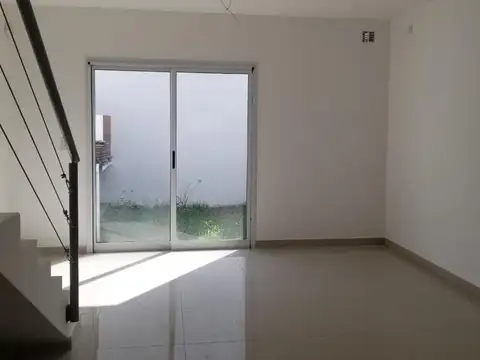 Casa 4 ambientes con 3 baños