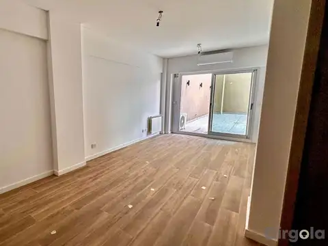 Venta departamento 2 ambientes con patio Nuñez